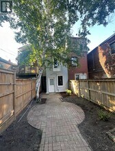 212 Gerrard St E in Toronto, ON - Building Photo - Building Photo