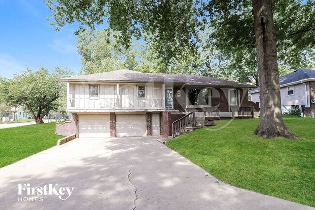 property at 1343 SW Horizon Dr