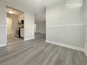 5 Louisburg Square-Unit -8 in Nashua, NH - Building Photo - Building Photo
