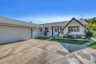 21004 Lanark St in Canoga Park, CA - Building Photo - Building Photo