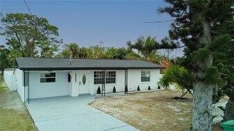 985 Liberty St in Englewood, FL - Building Photo