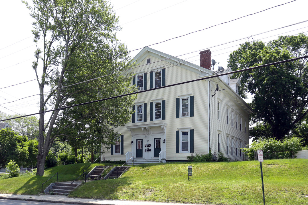 177 S Main St in Brooklyn, CT - Foto de edificio