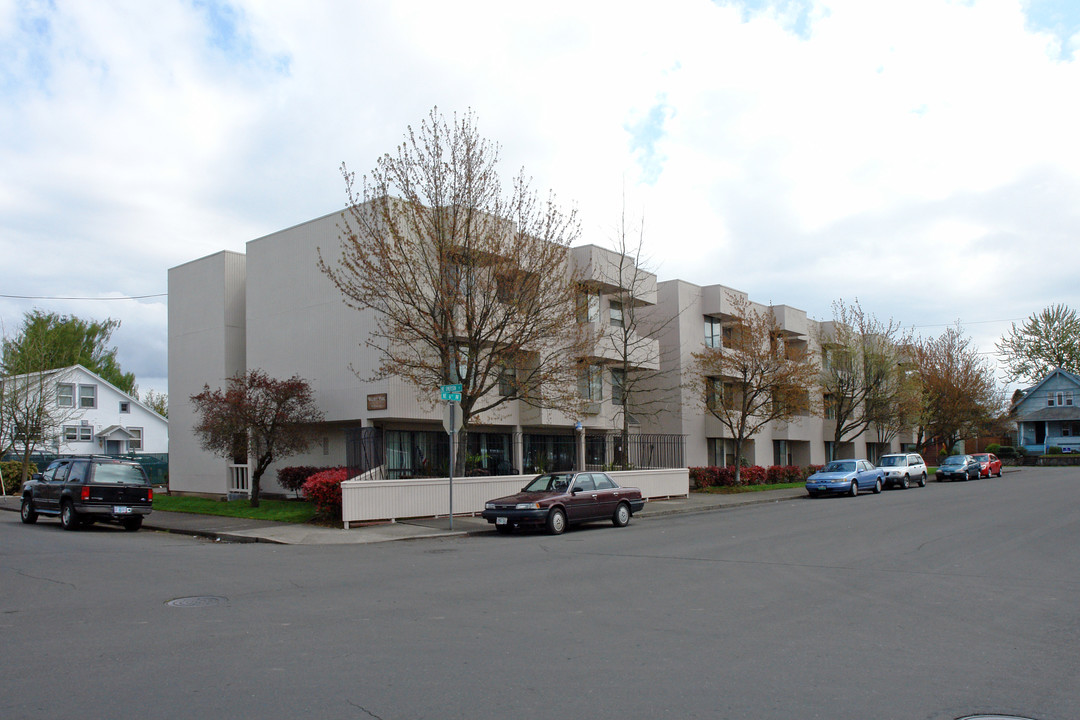 Walnut Park Apartments in Portland, OR - Building Photo