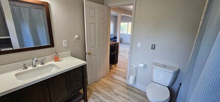 3408 Figueroa St, Unit Studio in Glendale, CA - Foto de edificio - Building Photo