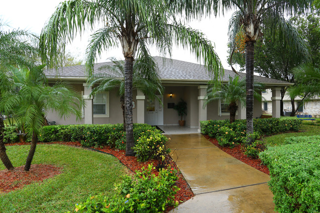 Cunningham Manor Apartments in Brownsville, TX - Foto de edificio - Building Photo