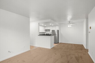 6006 Rancho Mission Rd in San Diego, CA - Building Photo - Building Photo