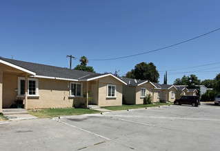 1327 Mono Dr in Modesto, CA - Foto de edificio - Building Photo