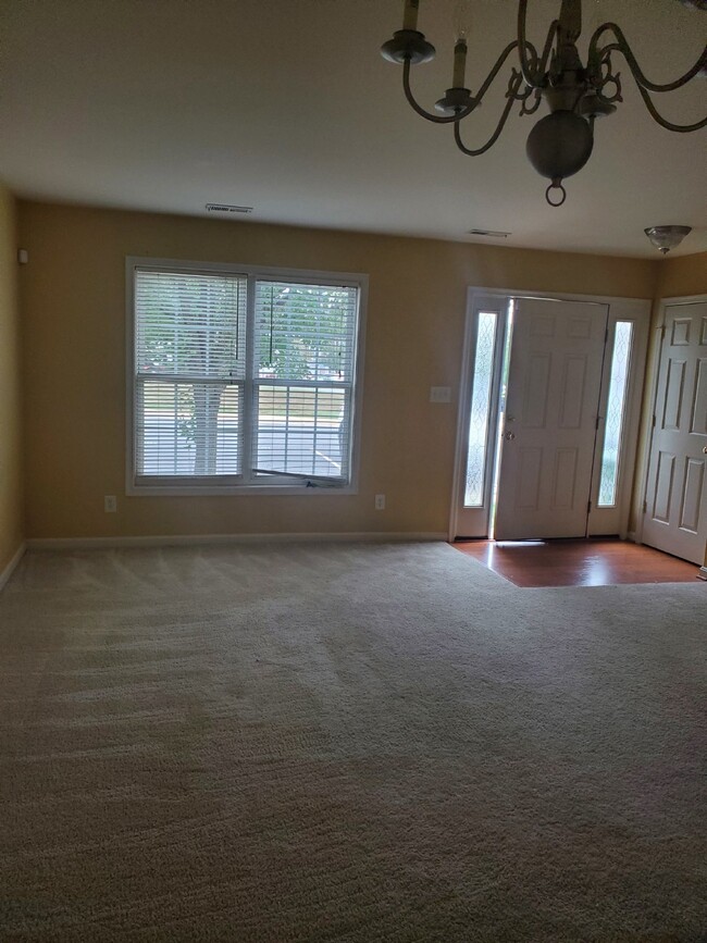 10435 Westgate Ct in Ruther Glen, VA - Building Photo - Building Photo