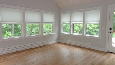 112 Parkside Rd in New London, NH - Building Photo - Building Photo