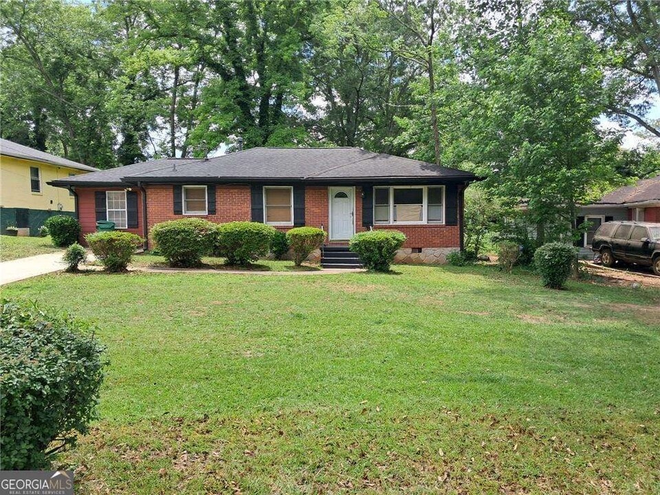 2174 Whites Mill Rd in Decatur, GA - Building Photo
