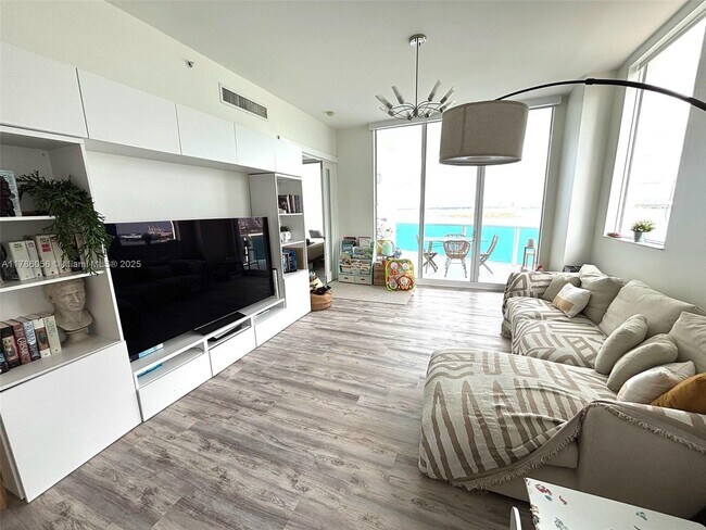 725 NE 22nd St in Miami, FL - Building Photo - Building Photo
