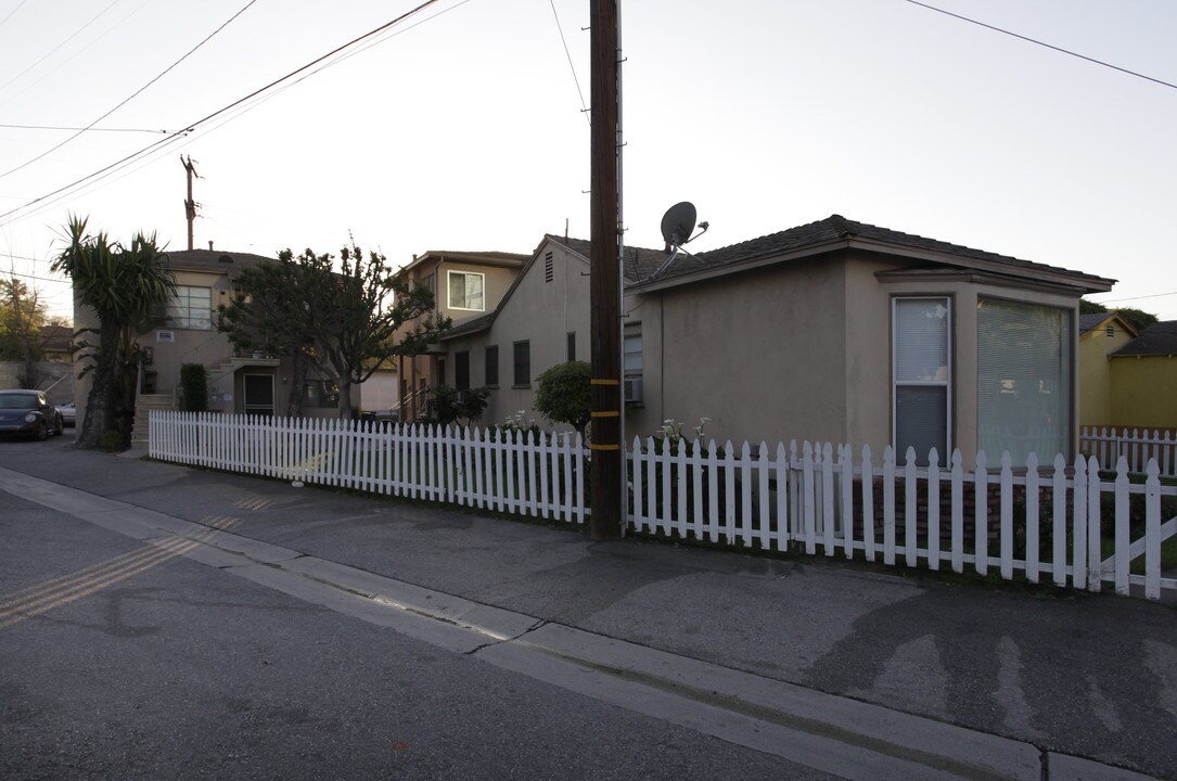 110-112 S Buena Vista St in Burbank, CA - Building Photo