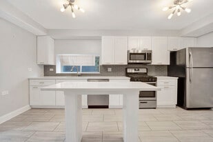 2107 W Huron St, Unit G in Chicago, IL - Building Photo