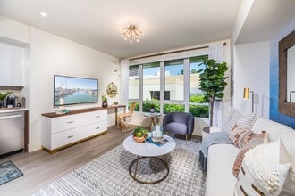 580 Anton in Costa Mesa, CA - Foto de edificio - Building Photo