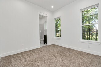 4715 Independence Hts Ln in Houston, TX - Foto de edificio - Building Photo