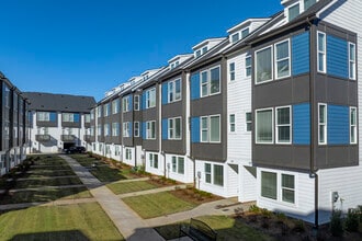 Towns at Eastland in Charlotte, NC - Building Photo - Building Photo