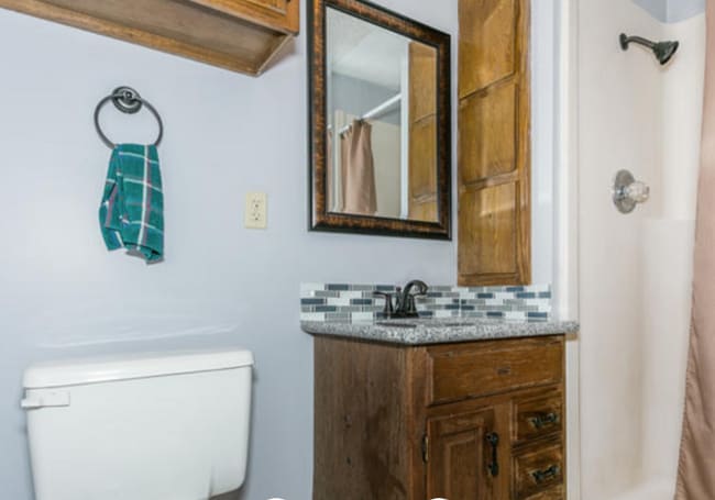 142 E. Wood in Clearwater, KS - Foto de edificio - Building Photo