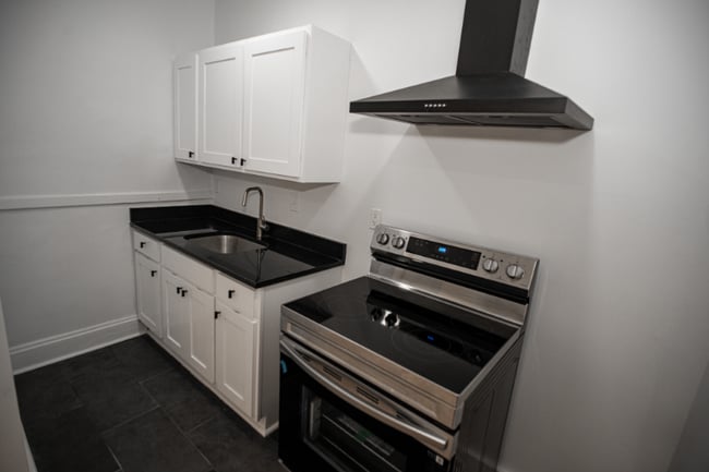 1388 W 83rd St, Unit 411 in Cleveland, OH - Building Photo - Building Photo