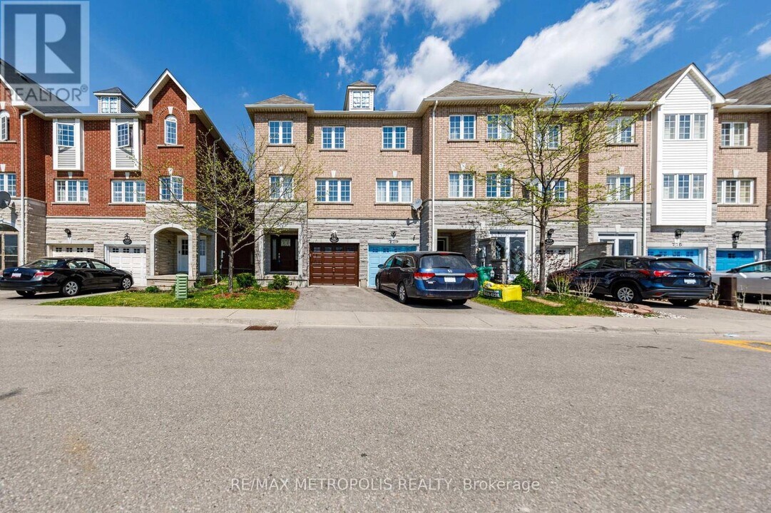 781 Candlestick Cir in Mississauga, ON - Building Photo