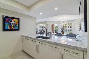 100 SE 5th Ave, Unit 305 in Boca Raton, FL - Building Photo