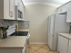 1127 E Seminole Ave, Unit 8A in Jupiter, FL - Building Photo - Building Photo