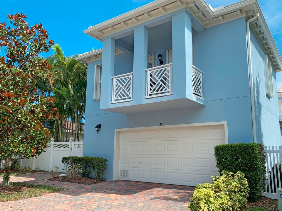 115 Castries Dr in Jupiter, FL - Building Photo