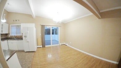 859 Paisley Ave in Port Coquitlam, BC - Building Photo - Building Photo