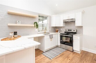 426 N Holland St in Bellville, TX - Building Photo - Building Photo