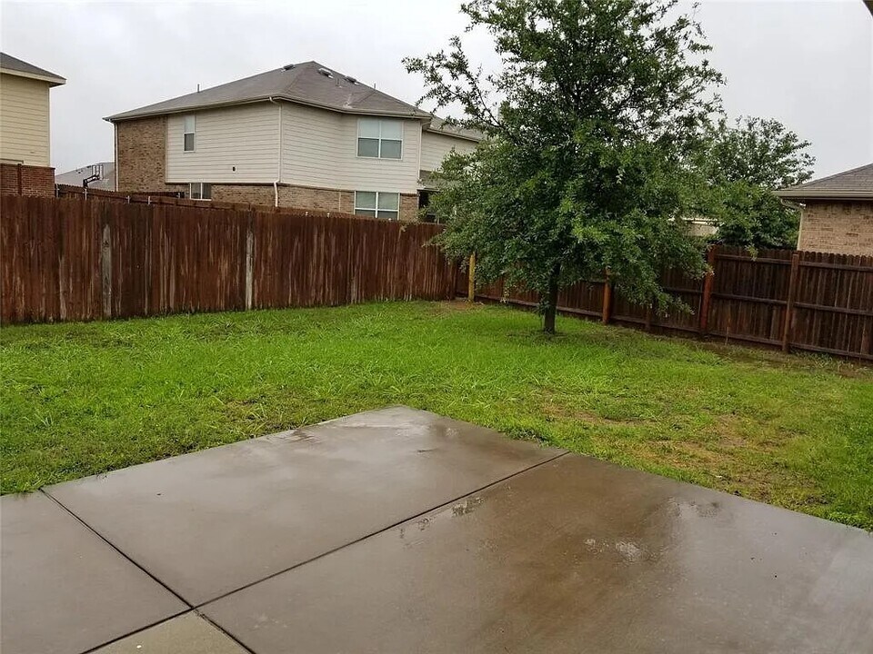 3925 Polar Brook Dr in Fort Worth, TX - Building Photo