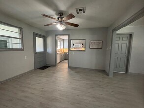 301 19th Ave N in Texas City, TX - Building Photo - Building Photo