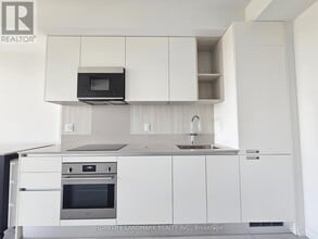 39 Mary St in Barrie, ON - Building Photo - Building Photo