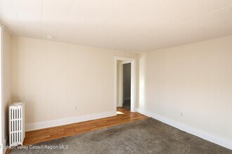 180 Broadway in Port Ewen, NY - Building Photo - Building Photo