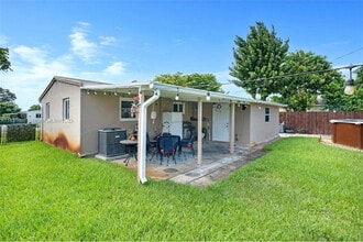 1621 N 71st Ave in Hollywood, FL - Foto de edificio - Building Photo