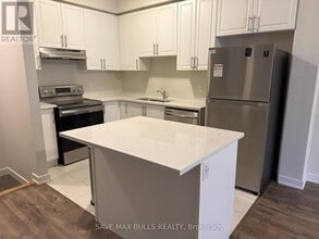 590 N Service Rd in Hamilton, ON - Building Photo - Building Photo