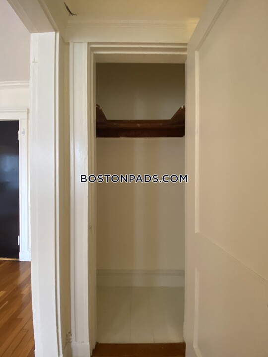 117 Park Dr in Boston, MA - Building Photo