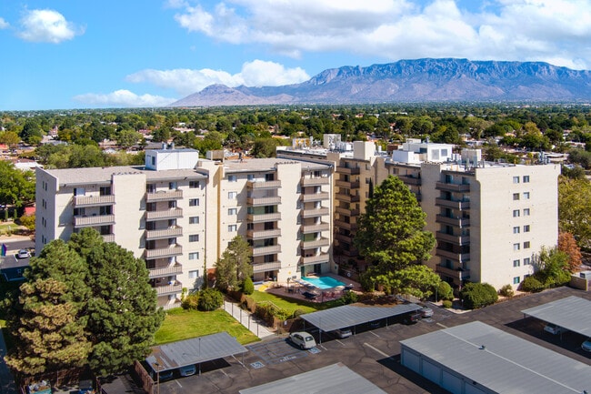 Uptown Square in Albuquerque, NM - Foto de edificio - Building Photo