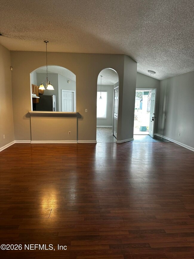 2994 Mikris Dr E in Jacksonville, FL - Building Photo - Building Photo