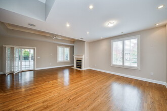 325 Delnor Glen Dr in St. Charles, IL - Building Photo - Building Photo