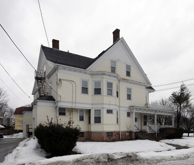 1871 Broad St in Cranston, RI - Foto de edificio - Building Photo