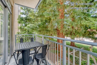 2400 W El Camino Real in Mountain View, CA - Building Photo - Building Photo