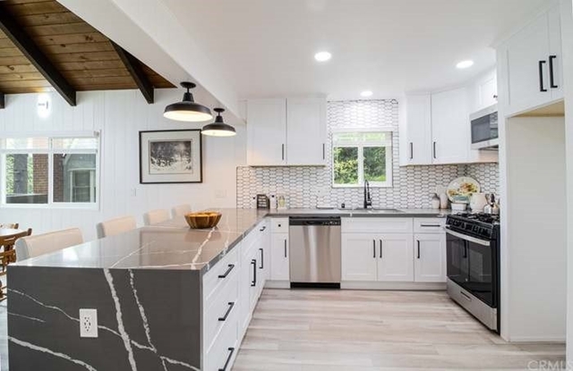 28890 Cedar Dr in Lake Arrowhead, CA - Building Photo - Building Photo