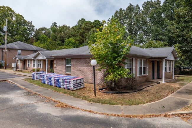 Lake Street Apartments in Somerville, TN - Foto de edificio - Building Photo