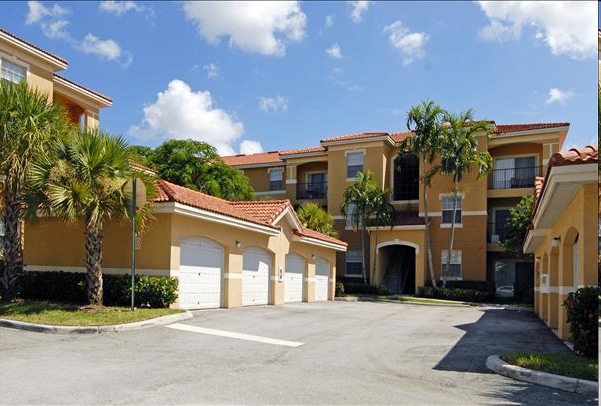 The Winston Apartments in Pembroke Pines, FL - Building Photo - Building Photo