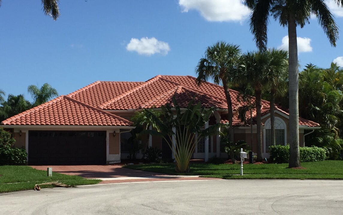 19084 Cloister Lake Ln in Boca Raton, FL - Building Photo