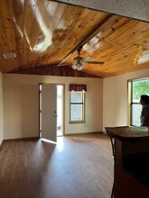 303-B 1st St in Center Point, TX - Building Photo - Building Photo