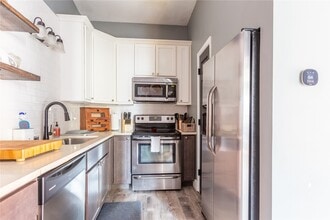 906 Hickory St in St. Louis, MO - Building Photo - Building Photo