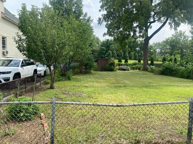 8-08 Lake St, Unit 2 in Fair Lawn, NJ - Building Photo - Building Photo