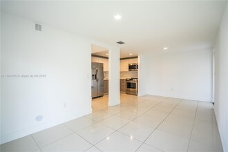 1985 Bay Dr in Miami, FL - Building Photo - Building Photo
