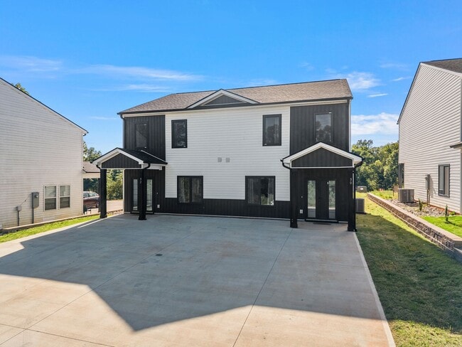 30 Beverly Hills Dr