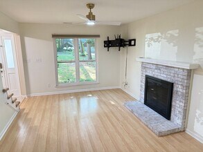 203 Aurora Ln in Huntersville, NC - Foto de edificio - Building Photo